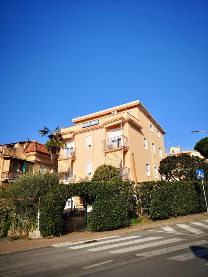 Villa Rosa Loano Exteriör bild
