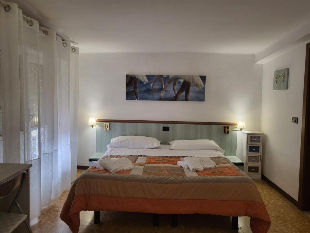 Villa Rosa Loano Exteriör bild